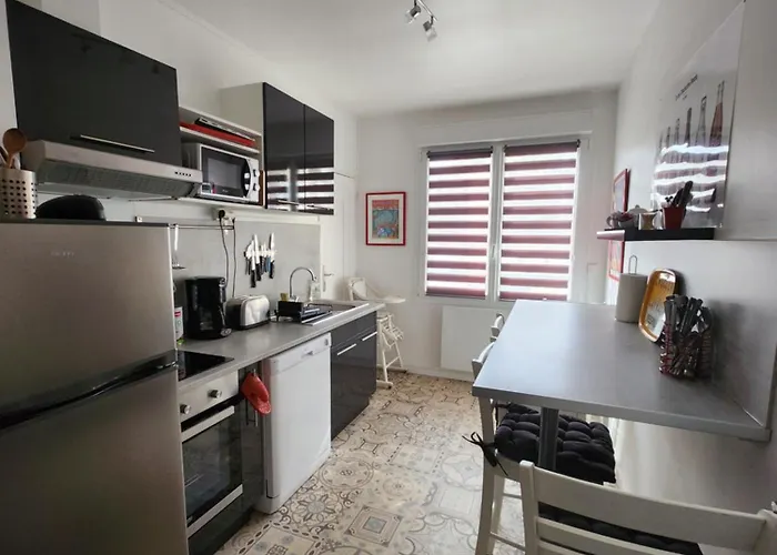 Appartement Quai Ouest, Vue Entree Port, Stationnement Gratuit, Lits Faits Pour Votre Arrivee, Serviettes De Toilettes Fournies