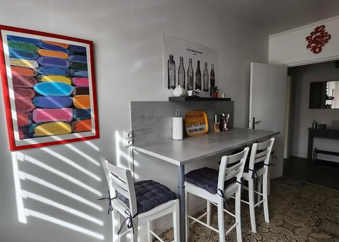Appartement Quai Ouest, Vue Entree Port, Stationnement Gratuit, Lits Faits Pour Votre Arrivee, Serviettes De Toilettes Fournies