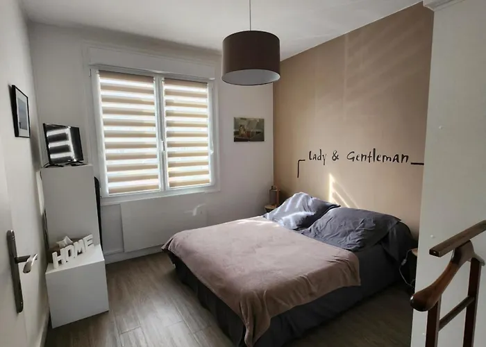 Appartement Quai Ouest, Vue Entree Port, Stationnement Gratuit, Lits Faits Pour Votre Arrivee, Serviettes De Toilettes Fournies