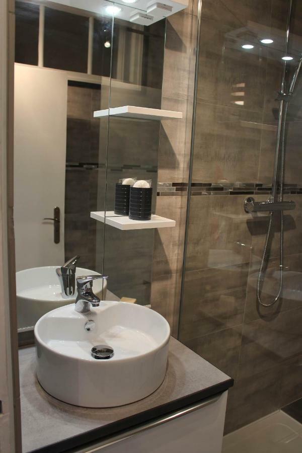 Apartment Quai Ouest, Vue Entree Port, Stationnement Gratuit, Lits Faits Pour Votre Arrivee, Serviettes De Toilettes Fournies