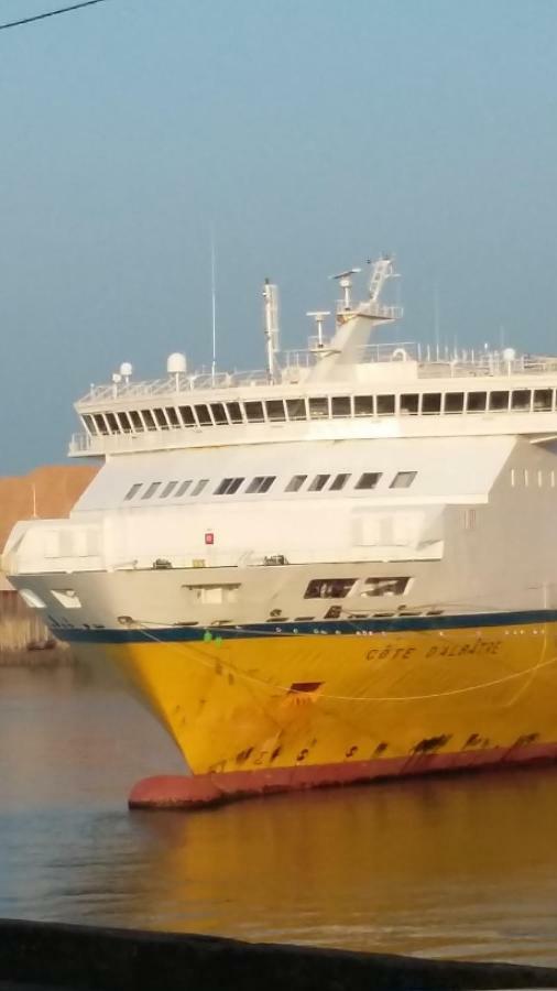 Quai Ouest, Vue Entree Port, Stationnement Gratuit, Lits Faits Pour Votre Arrivee, Serviettes De Toilettes Fournies Apartment Dieppe