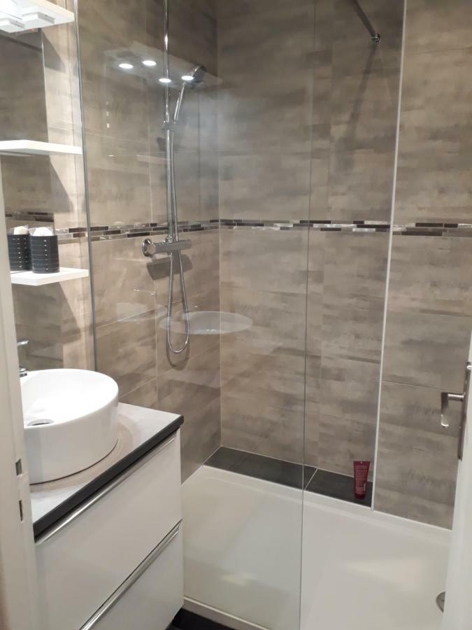 Quai Ouest, Vue Entree Port, Stationnement Gratuit, Lits Faits Pour Votre Arrivee, Serviettes De Toilettes Fournies Dieppe