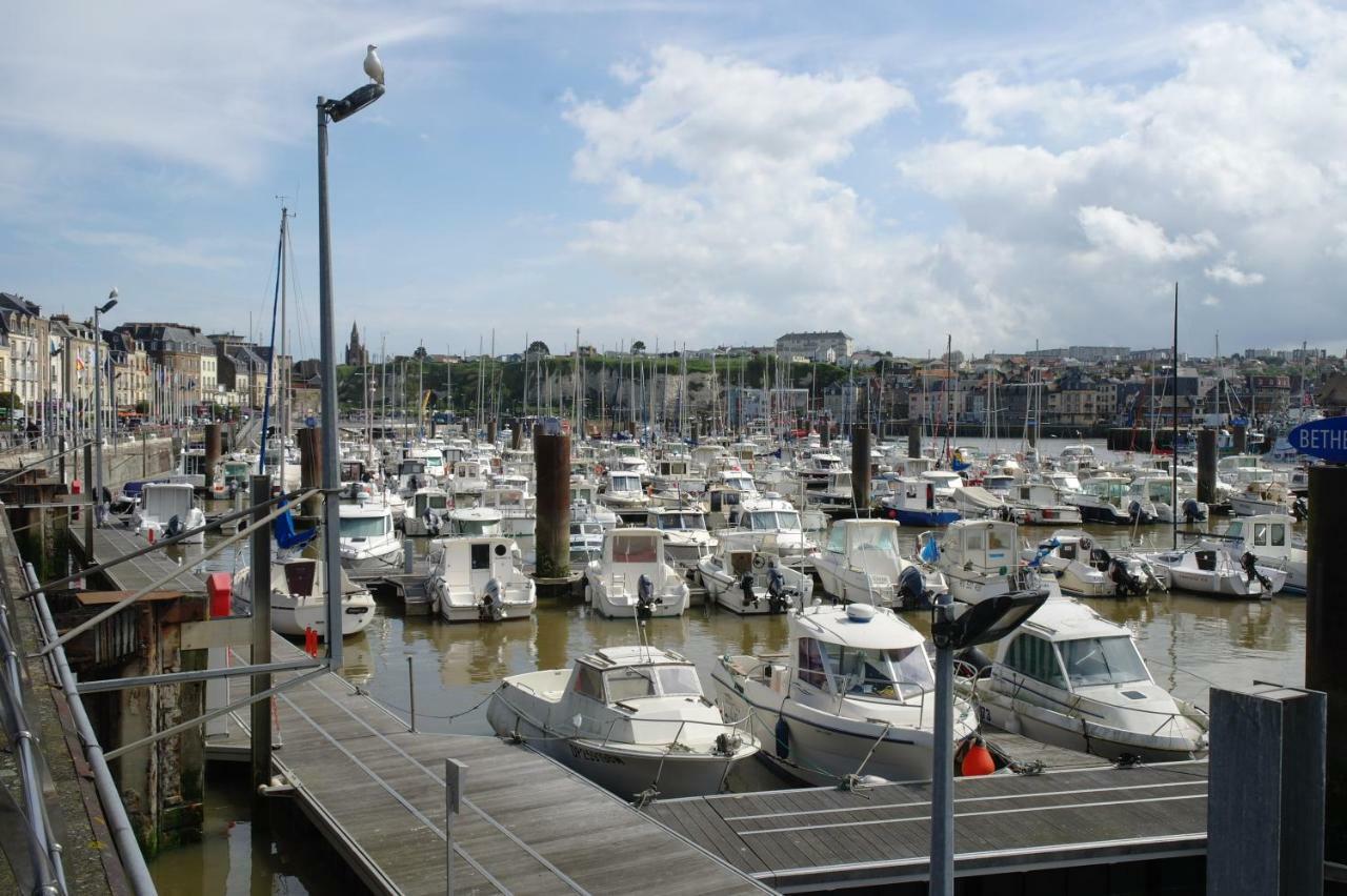 Quai Ouest, Vue Entree Port, Stationnement Gratuit, Lits Faits Pour Votre Arrivee, Serviettes De Toilettes Fournies * Dieppe